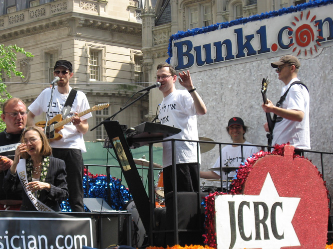 Jewishmusician.com performing at the Salute to Israel Parade in 2008