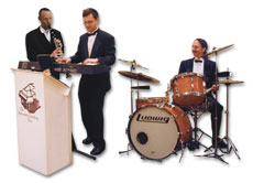 The Binyomin Ginzberg Trio performing